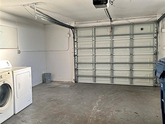 3rd image of 3453 Garfield Dr