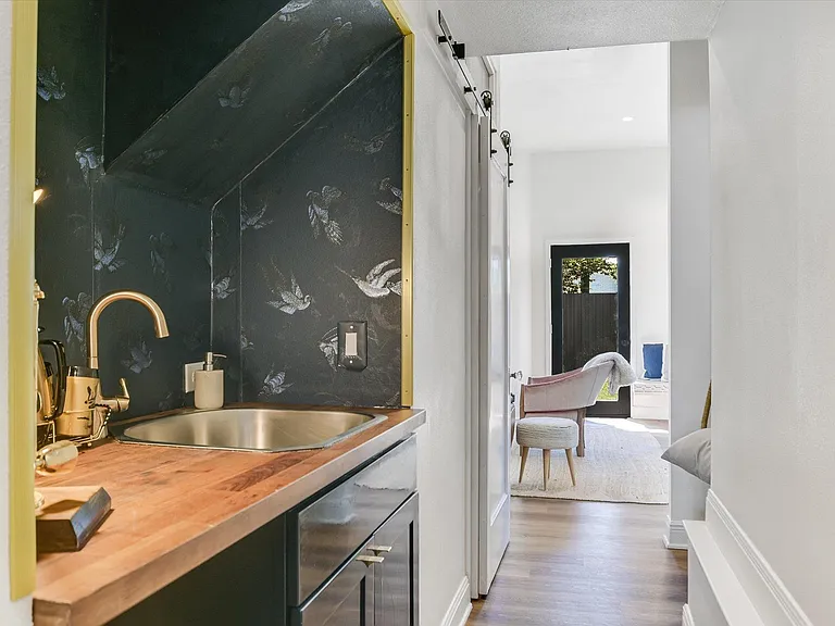 1300 Navasota St — Photo 19