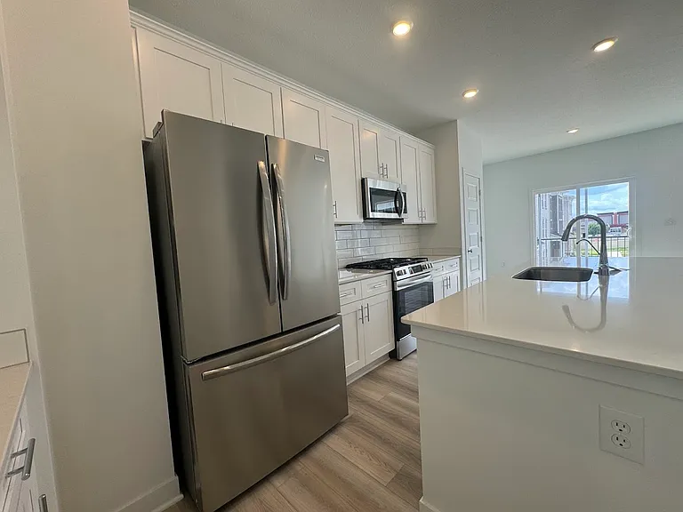13847 Gatsby Dr — Photo 34
