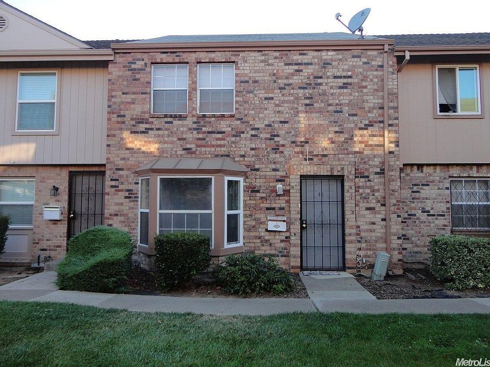 1st image of 48 E Creeks Edge Way