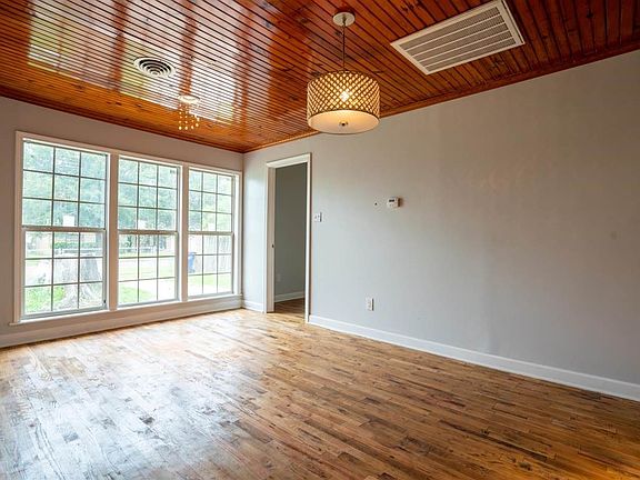 3rd image of 2404 Crabtree St