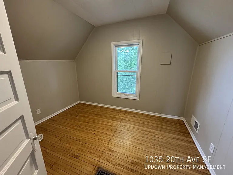 1035 20th Ave SE — Photo 15