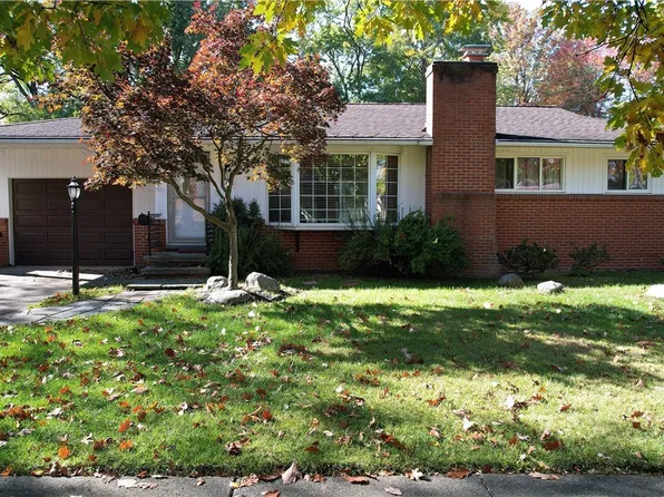 6676 Rochelle Blvd, Parma Heights, OH 44130