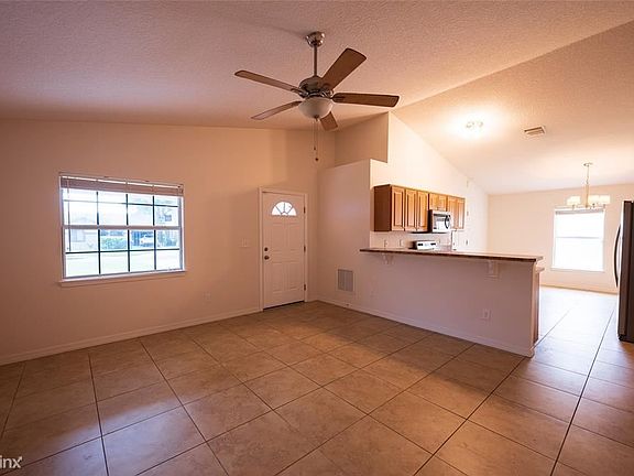 5th image of 242 S Lancelot Ave