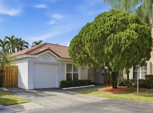 10246 NW 57th Ter, Doral, FL 33178