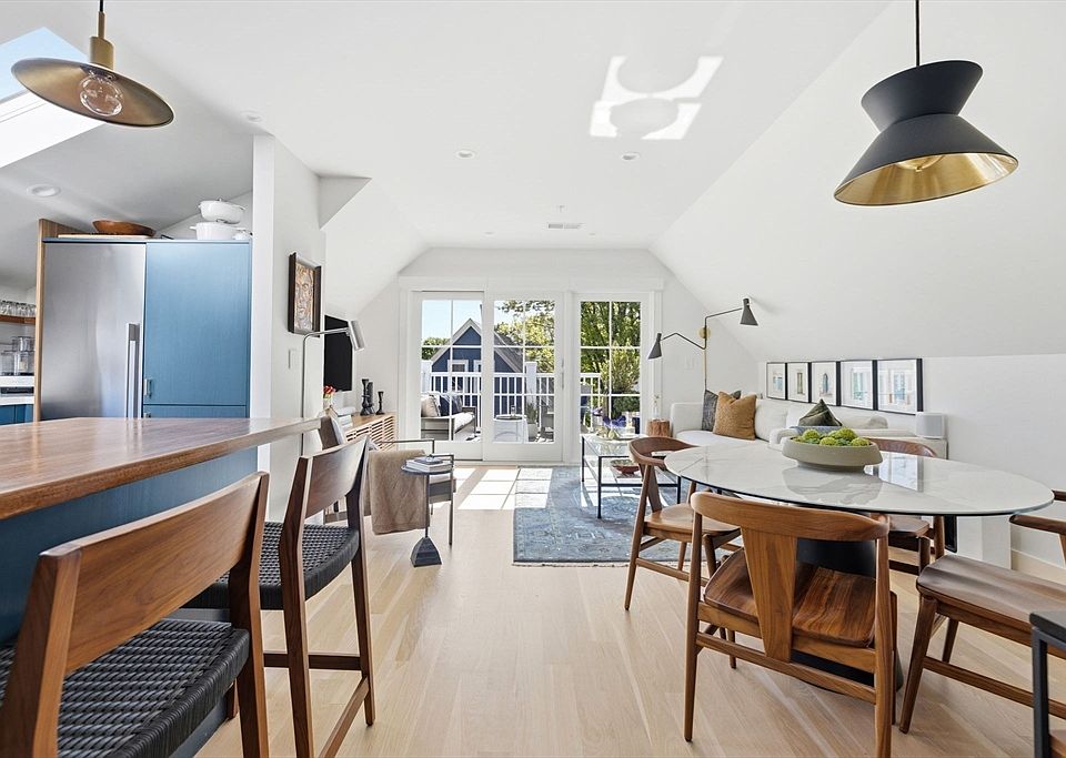 1st image of 27 Saxton St APT 3
