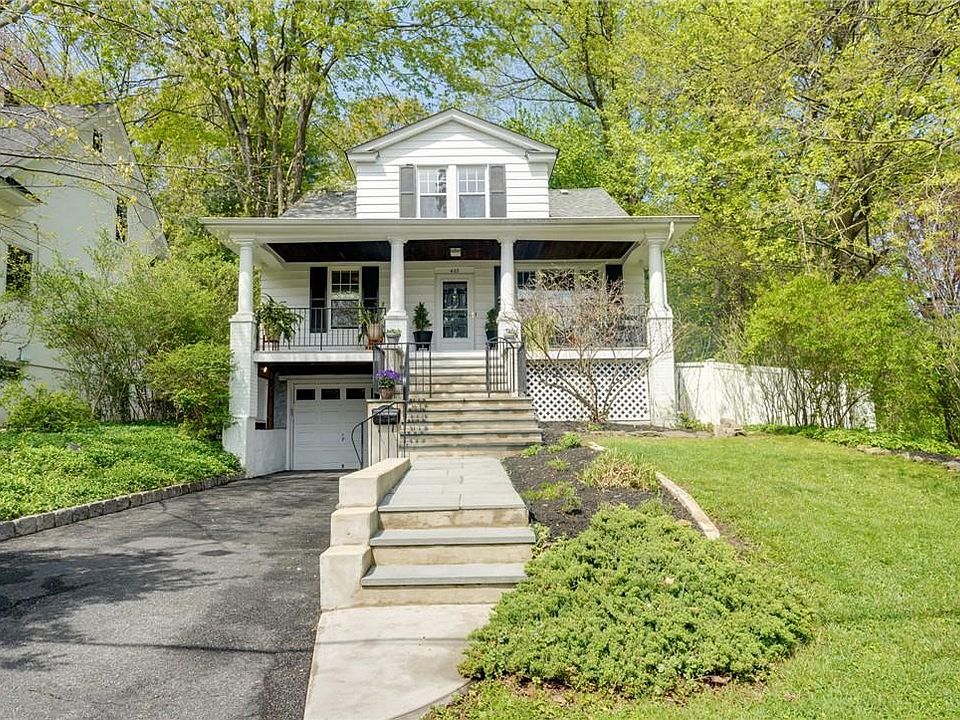1st image of 423 Farragut Avenue
