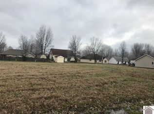 3 E Debby Dr, Paducah, KY 42003