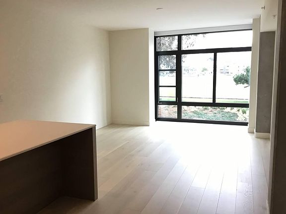 5th image of 1598 Bay St #3ZERO2