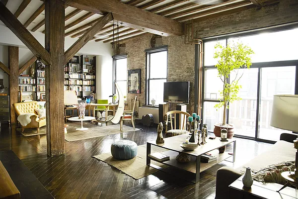 Sold by CCM Property Management LLC | media 14