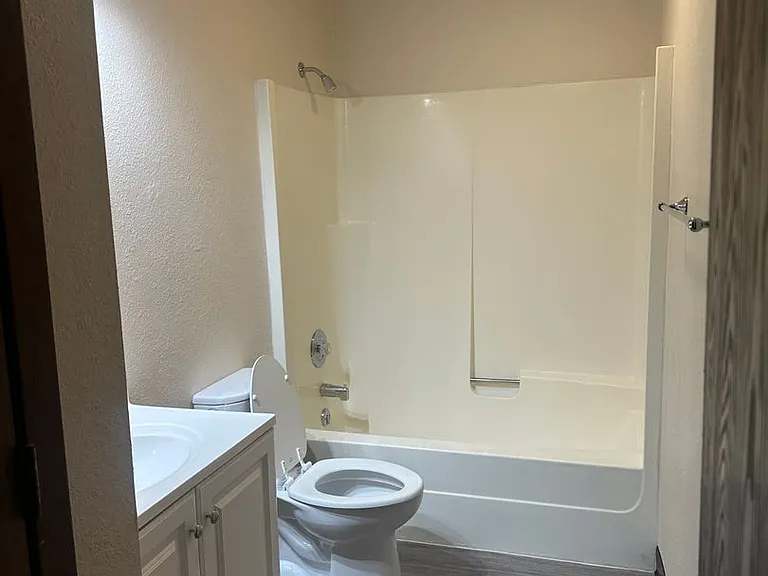1526 W Koch St — Photo 8