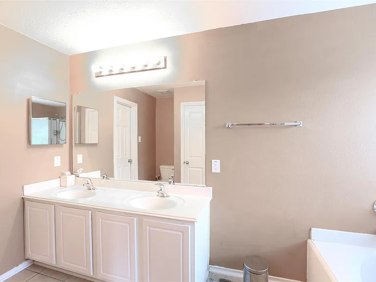 17511 Bering Bridge Ln — Photo 8