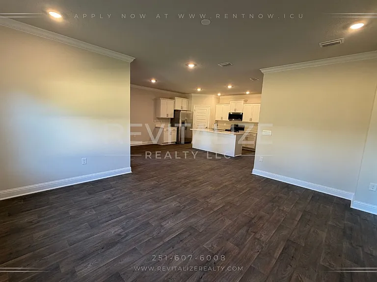14930 Dayton Cir — Photo 15