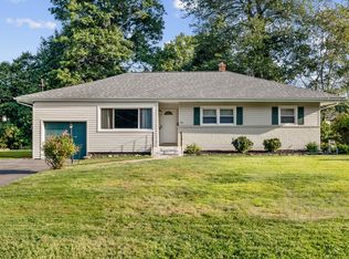 55 E Maxwell Dr, West Hartford, CT 06107