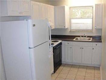 4th image of 400 SW 8th Ave APT 3