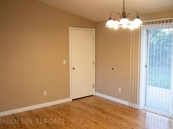 5th image of 4726 Daisy St