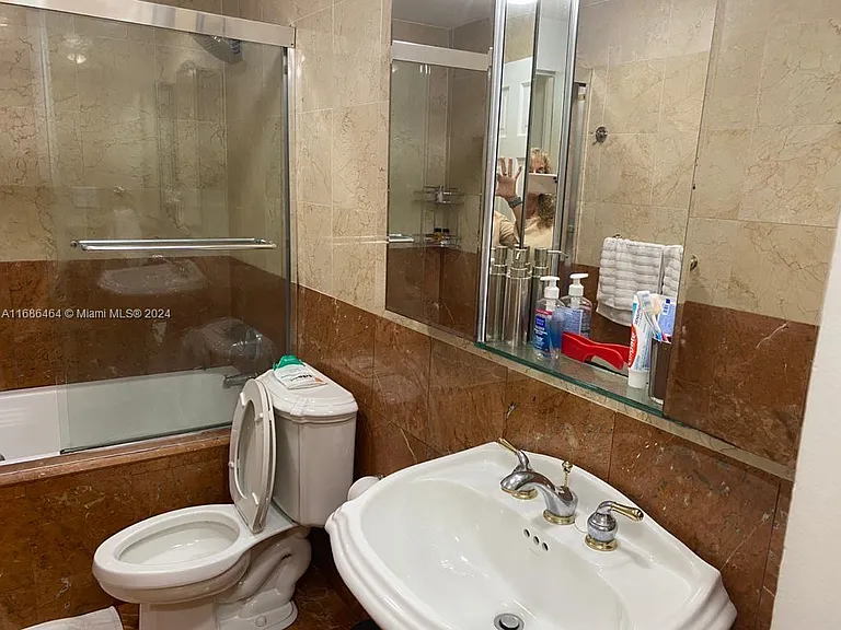 5401 Collins Ave #412 — Photo 32