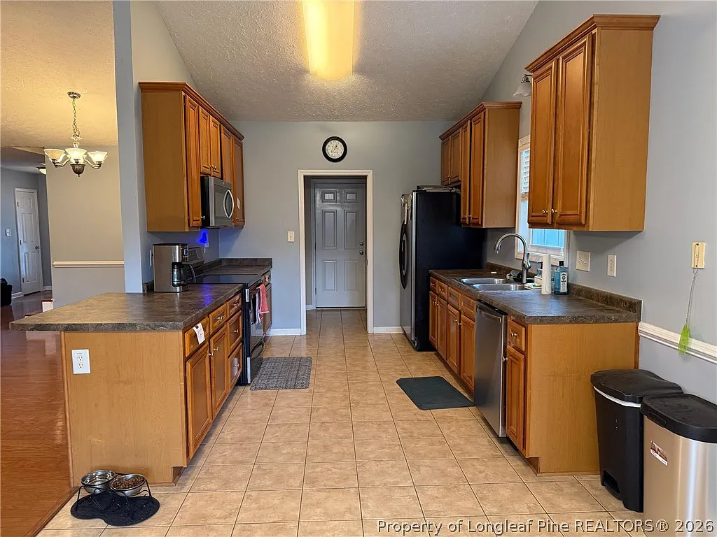 4 bed, 2.0 bath, 1649 sqft, $1,750 — Photo 4