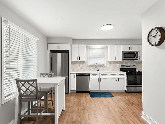 5th image of 1039 Ridge Rd #B