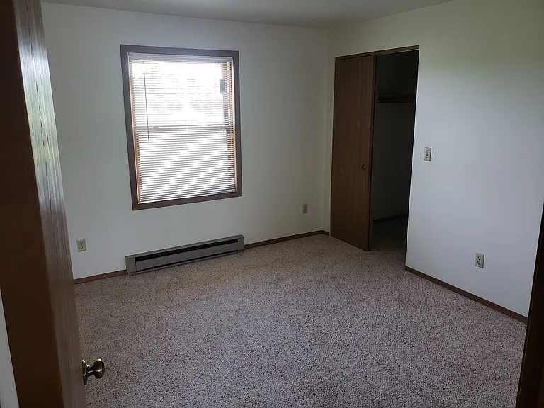 542 E Bronson Rd — Photo 5