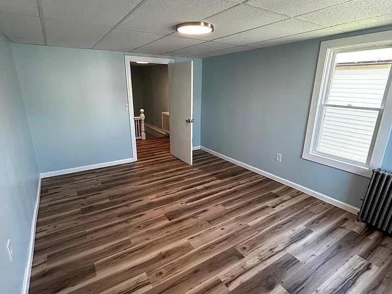 305 Jackson St — Photo 16
