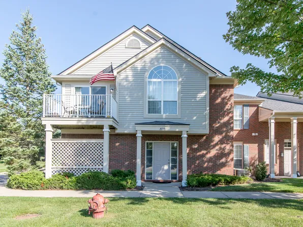 10210 Chesapeake Cir, Walled Lake, MI 48390