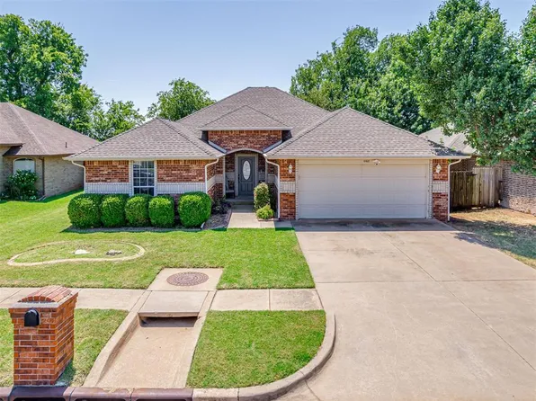 11108 SW 8th St, Yukon, OK 73099