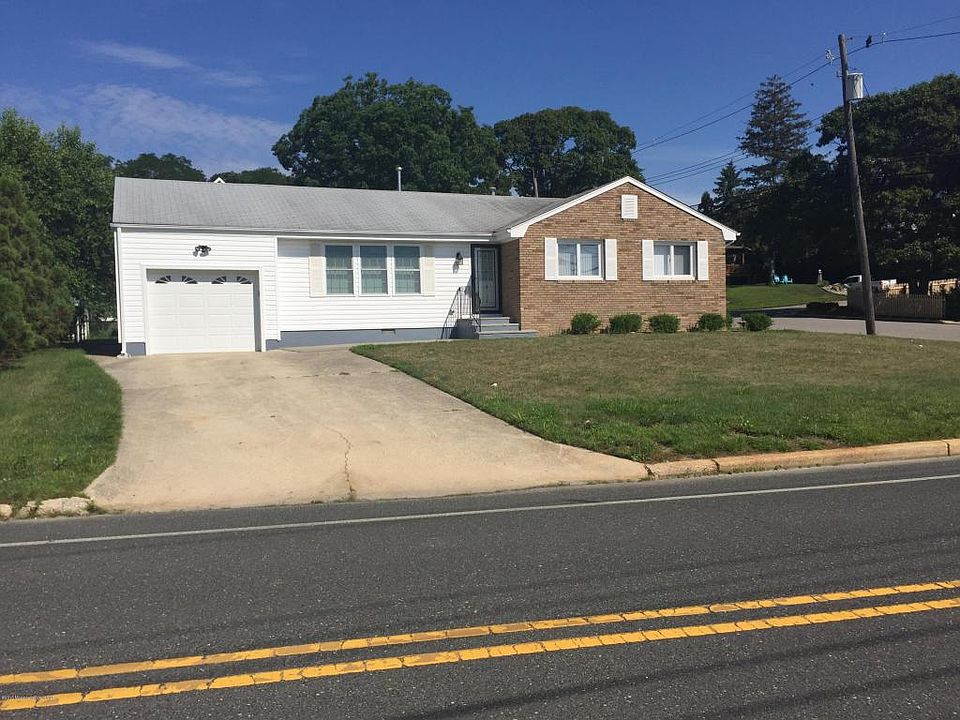 2nd image of 365 S Riverside Dr
