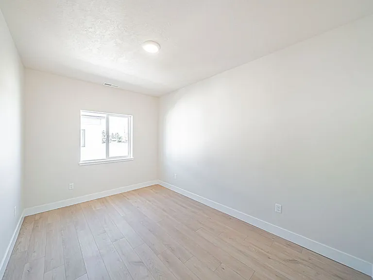 351 E Lorene St — Photo 34
