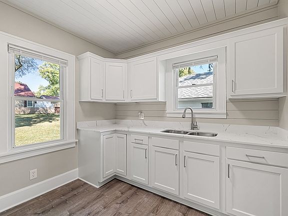 3rd image of 902 W Main St