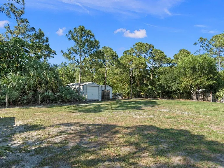 405 SE Salerno Rd — Photo 37