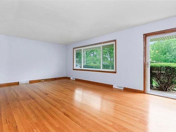 4th image of 615 S Vassar Ave