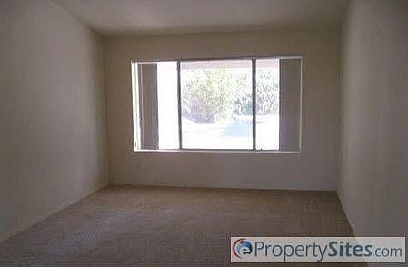 4th image of 682 E Kent Ave