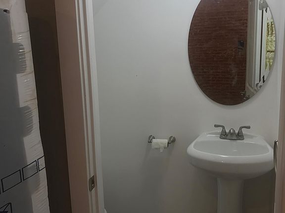 4th image of 1439 Germantown Ave #1