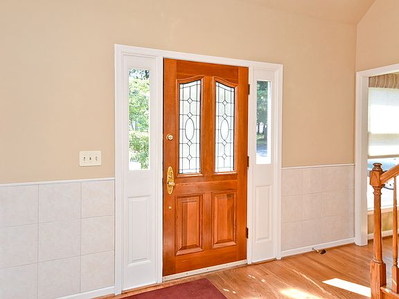 2nd image of 218 Oak Ct