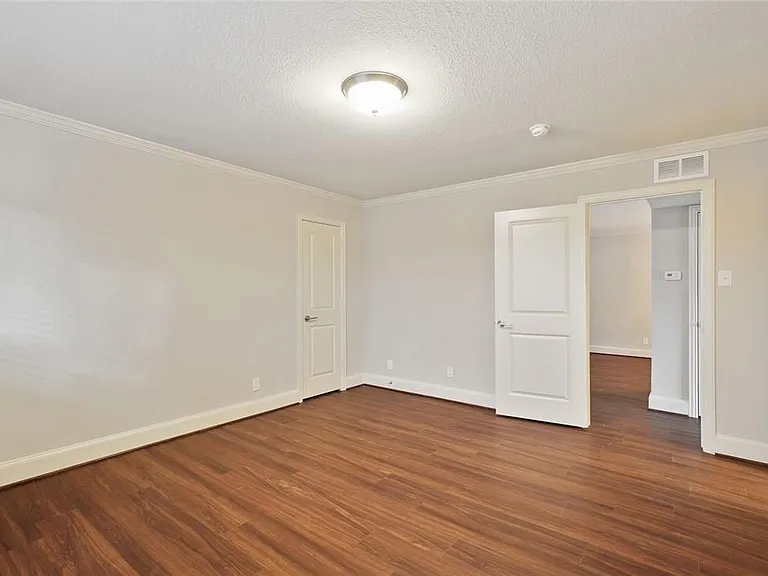 9015 Villa Park Cir — Photo 15