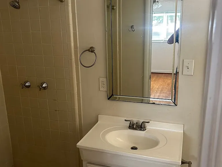 1525 Melrose Pl — Photo 7