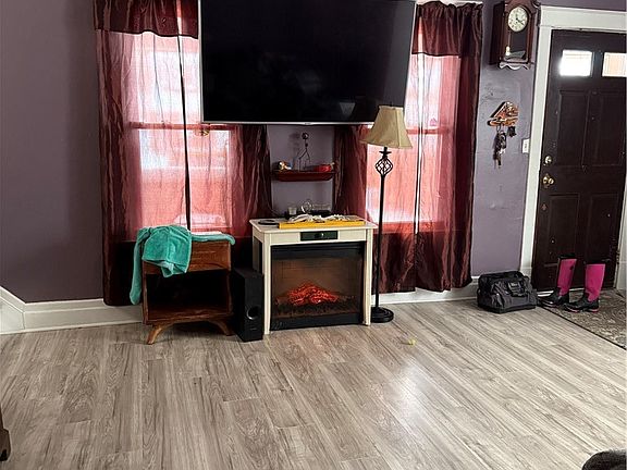 2nd image of 4021 Bell St