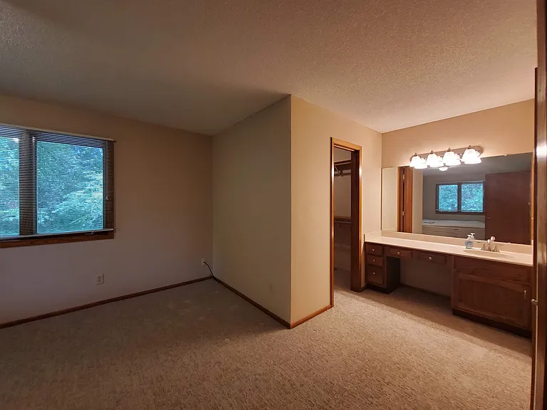 2517 Cedar Hills Dr — Photo 12