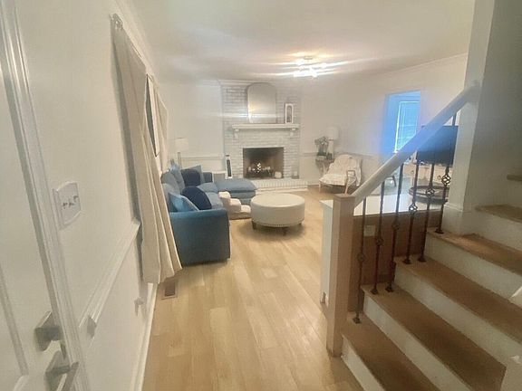 3rd image of 7709 Highlandview Cir