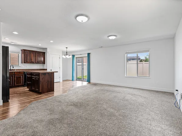 4 Arnold Dr, Layton, UT 84041