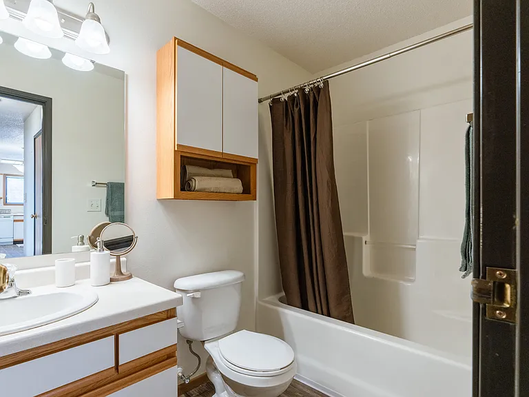 Fargo, ND Eagle Run Apartments | Bathroom