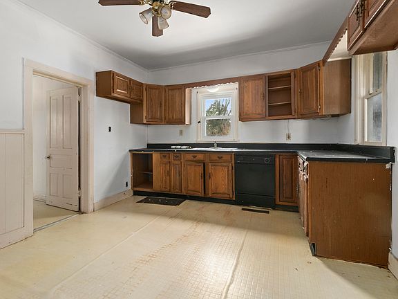3rd image of 2620 W G Ave