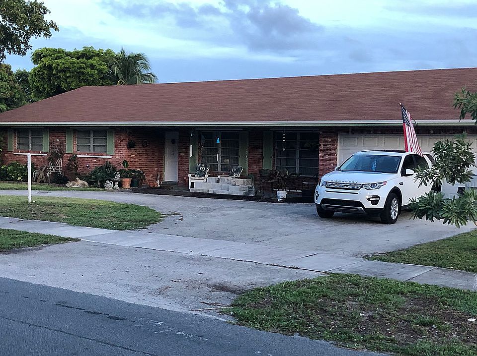 1st image of 920 NE 8th St