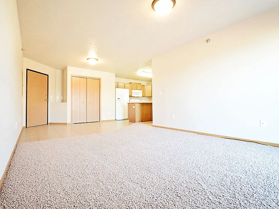 11 36th Ave NW