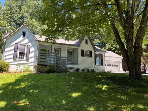 9400 Resort Cir, Gainesville, GA 30506