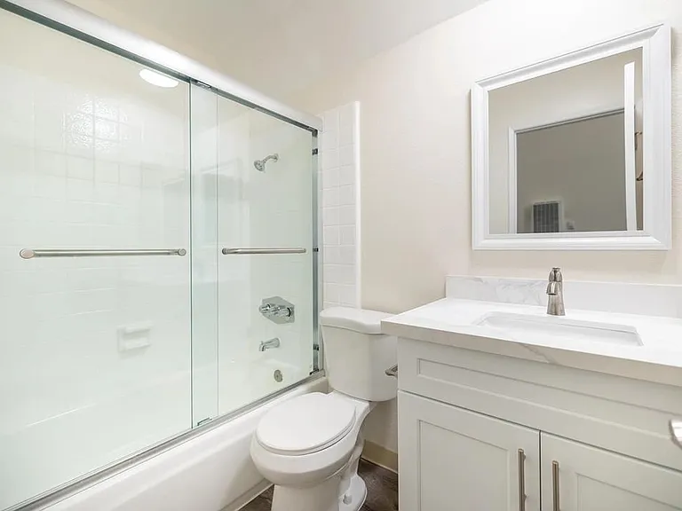 Las Casitas Apartments — Photo 17