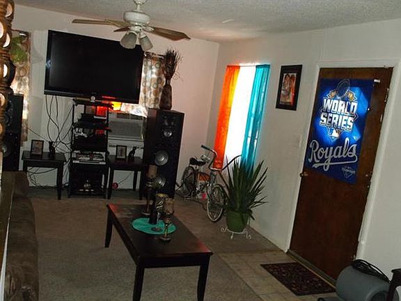3rd image of 4737 Crest Dr
