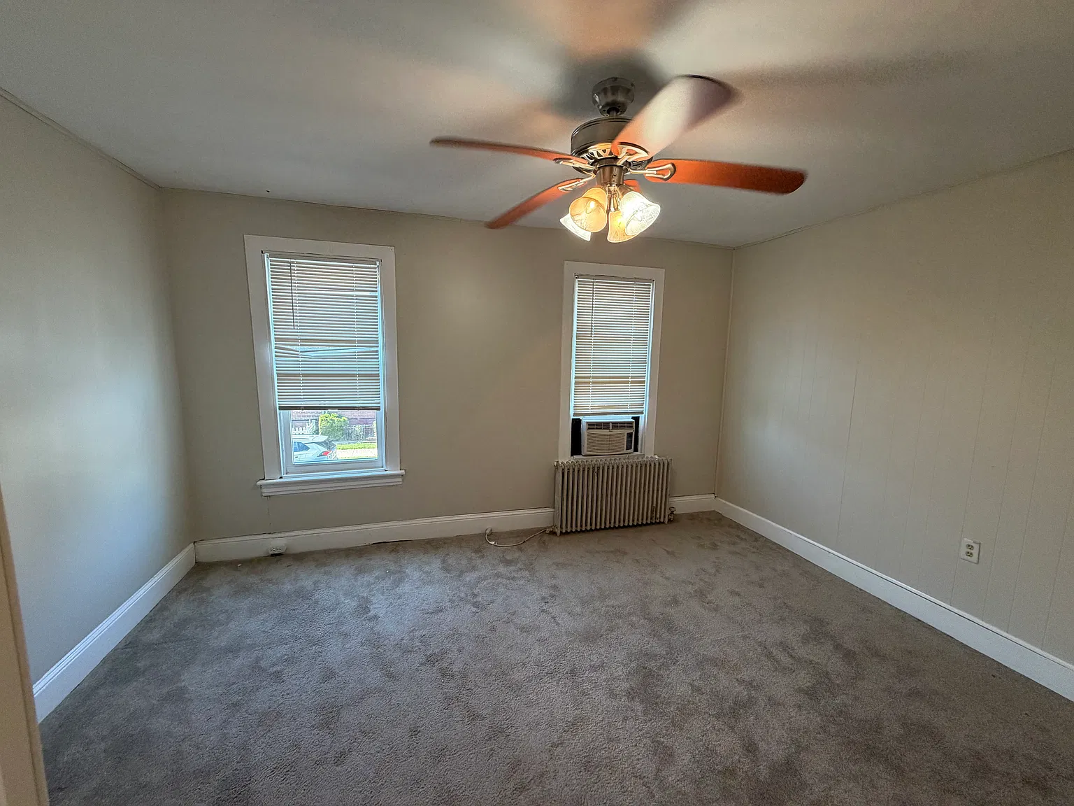 3 bed, 1.5 bath, 1305 sqft, $2,100 — Photo 4
