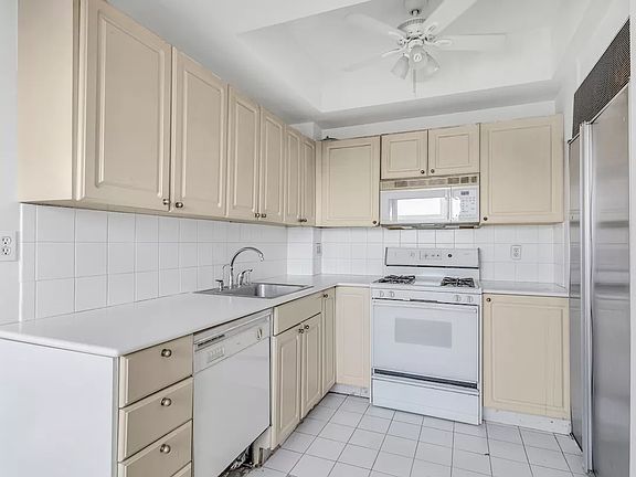 3rd image of 300 W 23rd St APT 16A